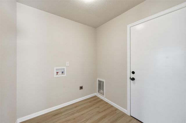 130 Spring Lake Circle, Waxahachie, TX 75167