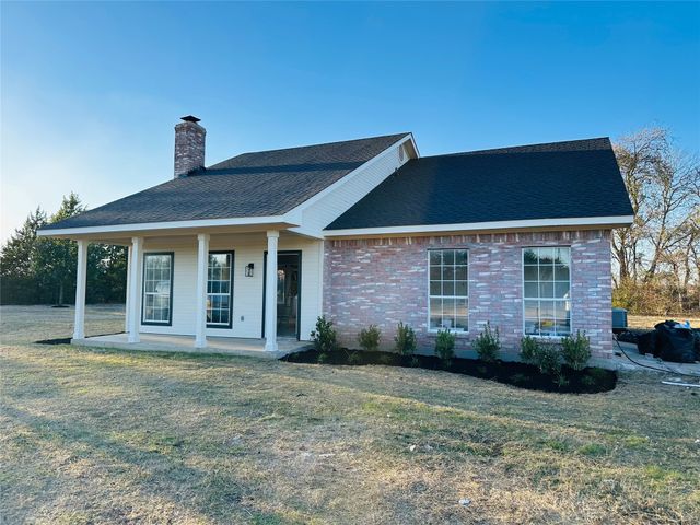 130 Spring Lake Circle, Waxahachie, TX 75167