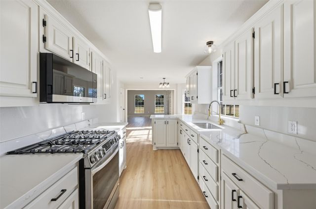 130 Spring Lake Circle, Waxahachie, TX 75167