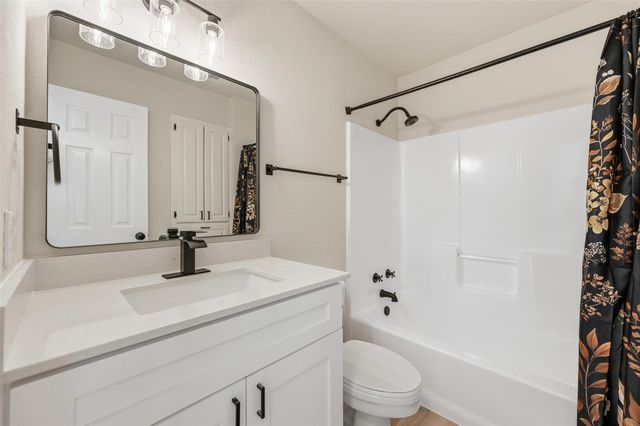 130 Spring Lake Circle, Waxahachie, TX 75167