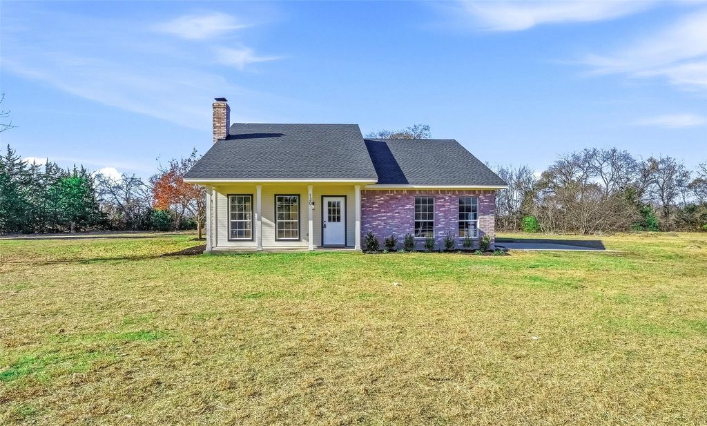 130 Spring Lake Circle, Waxahachie, TX 75167