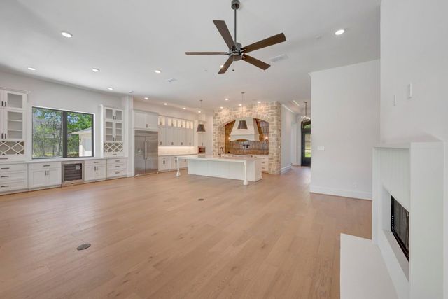 7741 Dog Wood Acres Drive, Montgomery, TX 77316