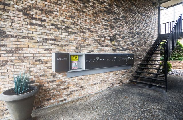 7931 Royal Lane 216, Dallas, TX 75230