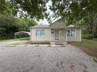 1001 S Turner Street, Springdale, AR 72764