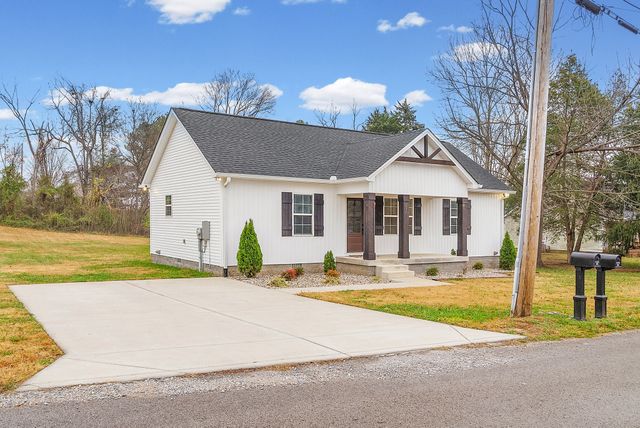 205 Maple St, Adams, TN 37010