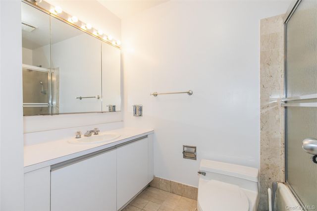 1 Ipswich Avenue, Great Neck, NY 11021