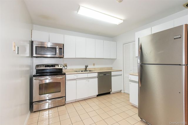 1 Ipswich Avenue, Great Neck, NY 11021