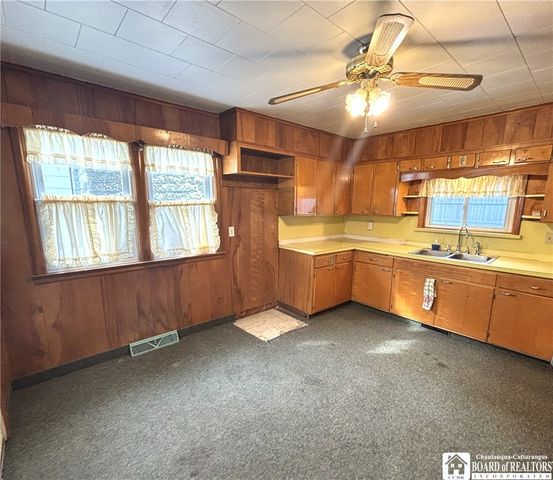 15 Franklin Street, Jamestown, NY 14701