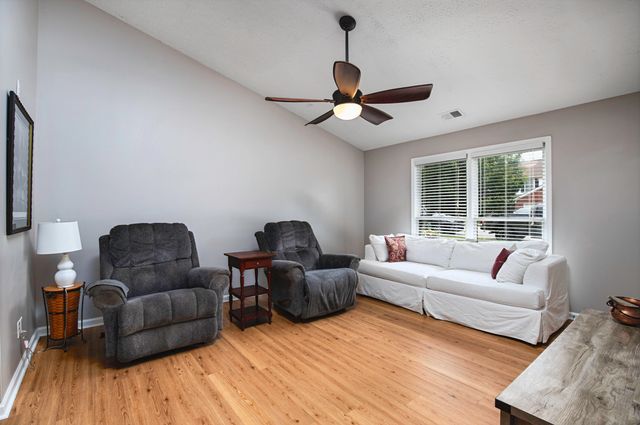 326 Dogwood Court, Versailles, KY 40383