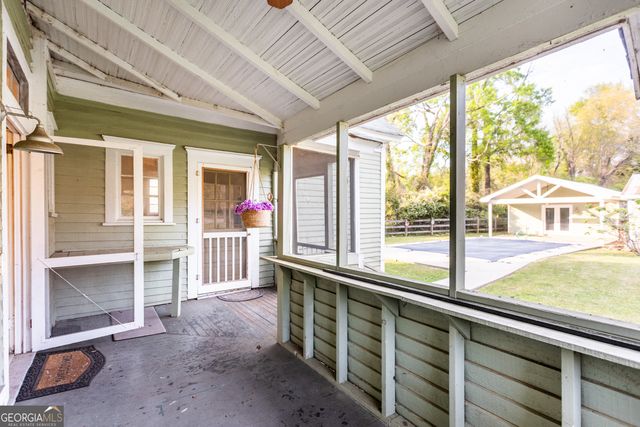 296 W Hightower Trail, Social Circle, GA 30025