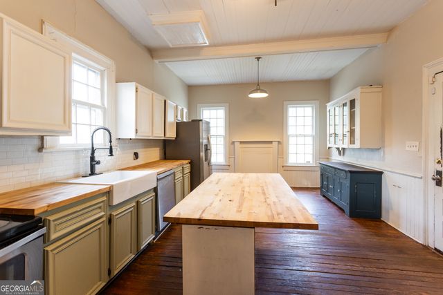 296 W Hightower Trail, Social Circle, GA 30025