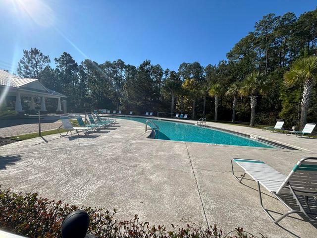 147 N Sand Palm Road, Freeport, FL 32439