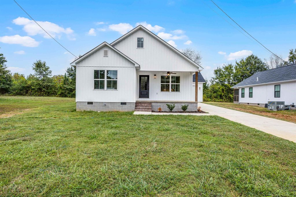 757 CHRISTIE LOOP, Henderson, TN 38340