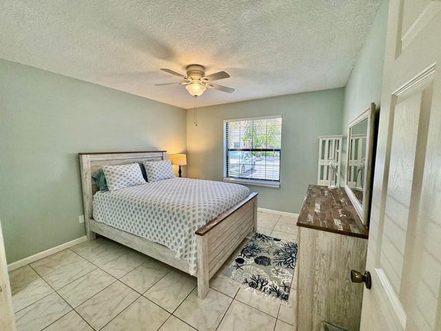 901 Pinecrest Circle B, Jupiter, FL 33458