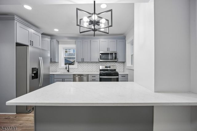 18 Hilton Ave, Maplewood Twp., NJ 07040
