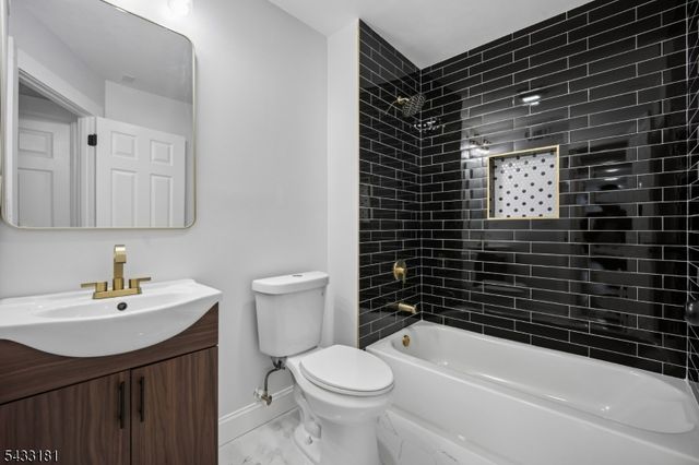 18 Hilton Ave, Maplewood Twp., NJ 07040
