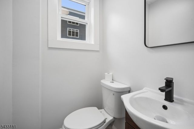 18 Hilton Ave, Maplewood Twp., NJ 07040