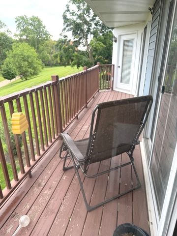 385 SANDHURST Circle 3, Glen Ellyn, IL 60137