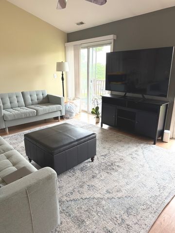 385 SANDHURST Circle 3, Glen Ellyn, IL 60137