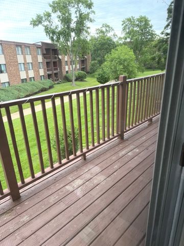 385 SANDHURST Circle 3, Glen Ellyn, IL 60137