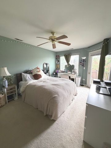 385 SANDHURST Circle 3, Glen Ellyn, IL 60137