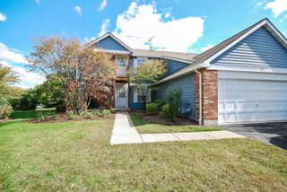 385 SANDHURST Circle 3, Glen Ellyn, IL 60137