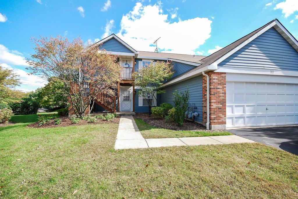 385 SANDHURST Circle 3, Glen Ellyn, IL 60137