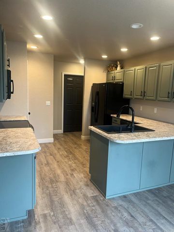 4315 Outlook Blvd, Pueblo, CO 81008