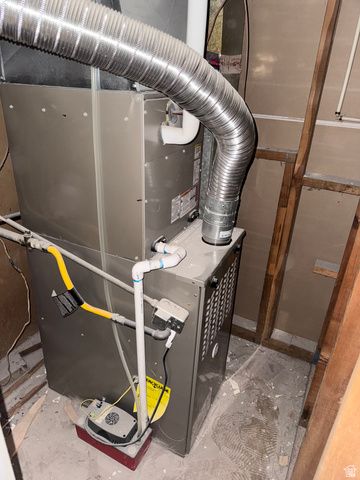 35 AIRLANE DR, Clearfield, UT 84015