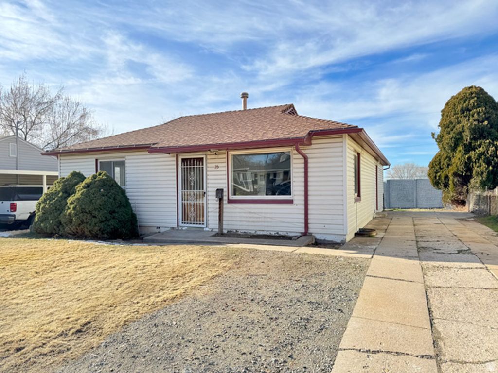 35 AIRLANE DR, Clearfield, UT 84015