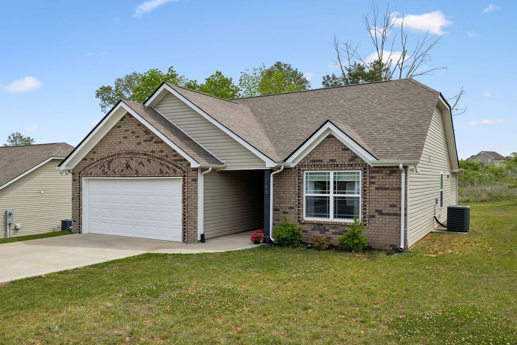 745 Cedar Ln, Springfield, TN 37172