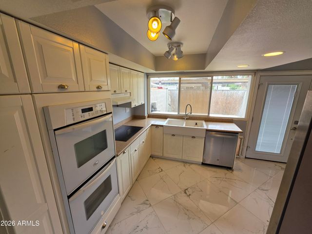 8407 E CHAPARRAL Road, Scottsdale, AZ 85250