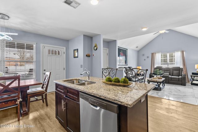 6600 Eagle Wood Dr, Louisville, KY 40272