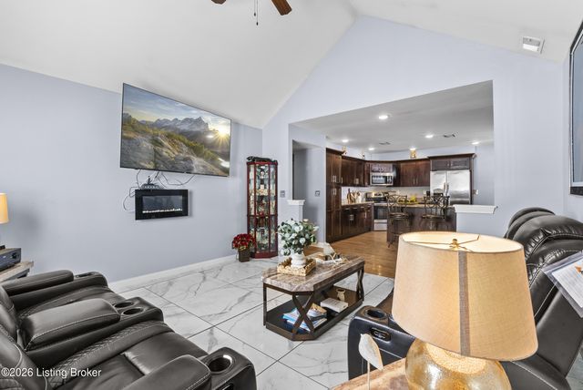 6600 Eagle Wood Dr, Louisville, KY 40272