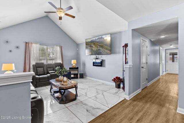 6600 Eagle Wood Dr, Louisville, KY 40272