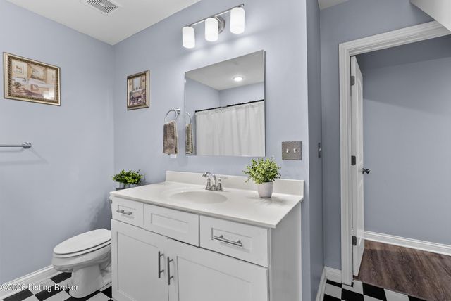 6600 Eagle Wood Dr, Louisville, KY 40272