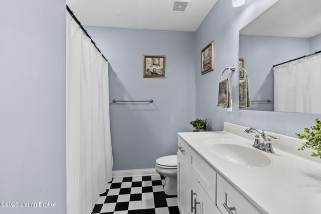 6600 Eagle Wood Dr, Louisville, KY 40272