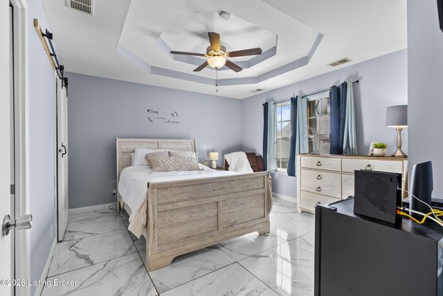 6600 Eagle Wood Dr, Louisville, KY 40272