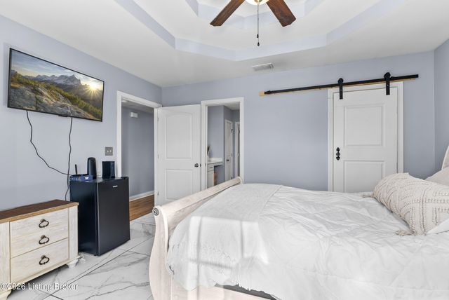 6600 Eagle Wood Dr, Louisville, KY 40272