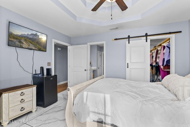 6600 Eagle Wood Dr, Louisville, KY 40272