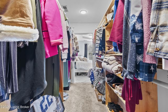 6600 Eagle Wood Dr, Louisville, KY 40272