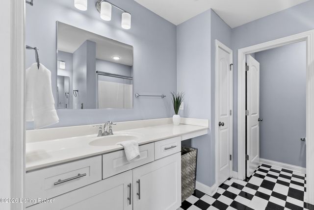 6600 Eagle Wood Dr, Louisville, KY 40272