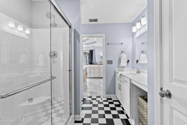 6600 Eagle Wood Dr, Louisville, KY 40272