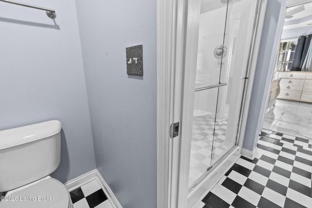 6600 Eagle Wood Dr, Louisville, KY 40272