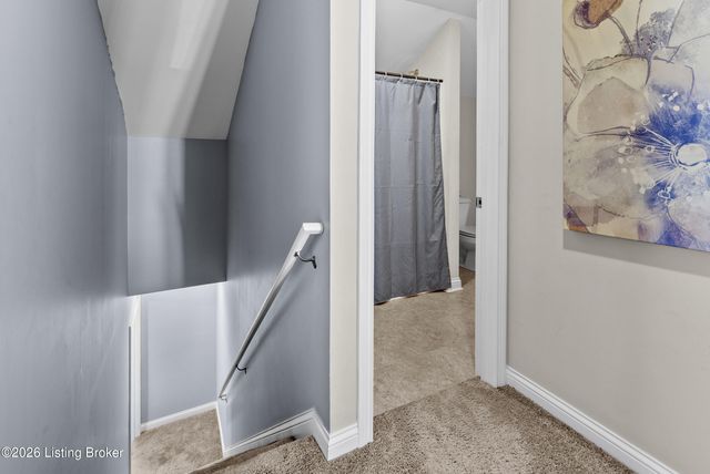 6600 Eagle Wood Dr, Louisville, KY 40272