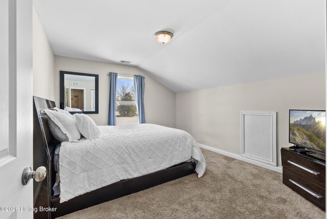 6600 Eagle Wood Dr, Louisville, KY 40272