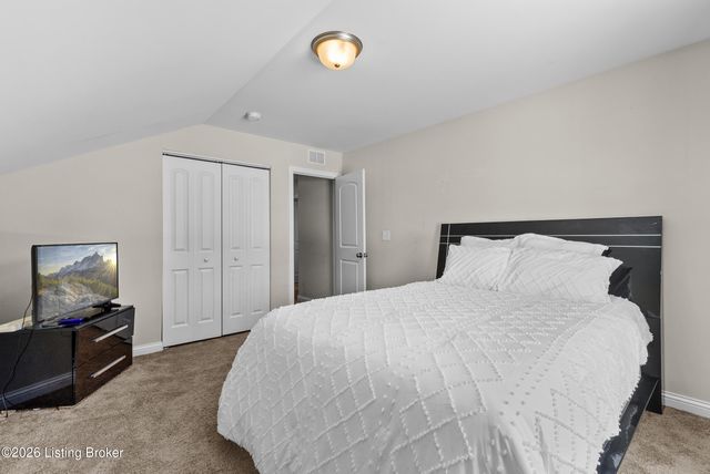 6600 Eagle Wood Dr, Louisville, KY 40272