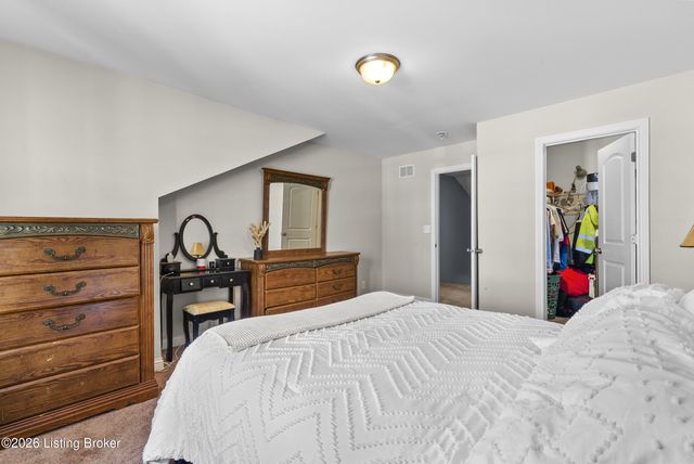 6600 Eagle Wood Dr, Louisville, KY 40272