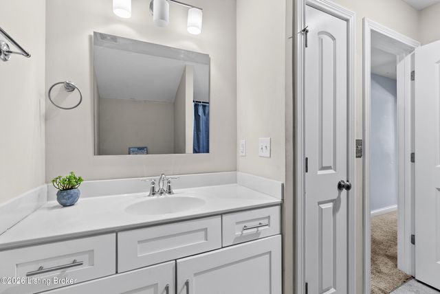 6600 Eagle Wood Dr, Louisville, KY 40272