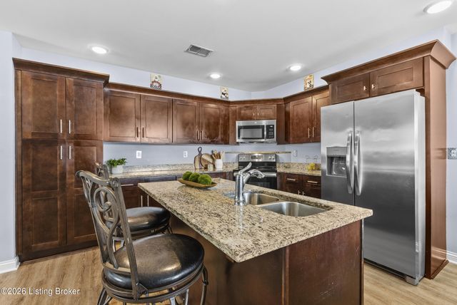 6600 Eagle Wood Dr, Louisville, KY 40272